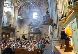 Concierto inaugural del nuevo órgano de la iglesia de Santiago, el pasado domingo, a cargo de Mónica Melcova.