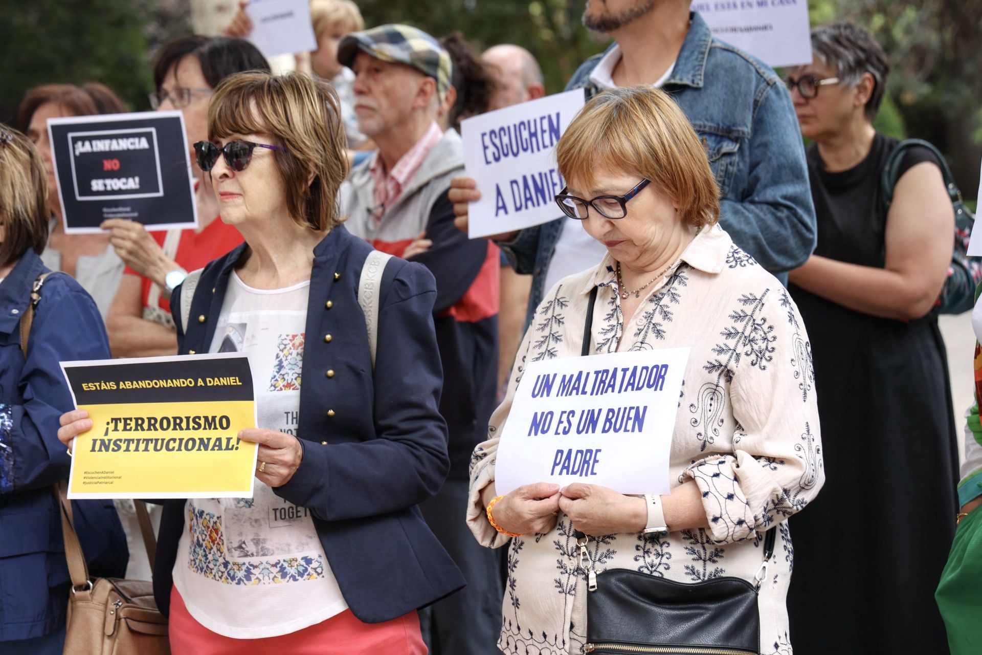 Concentración en defensa del derecho de Daniel Arcuri Rivas a permanecer en un entorno seguro junto a su madre.