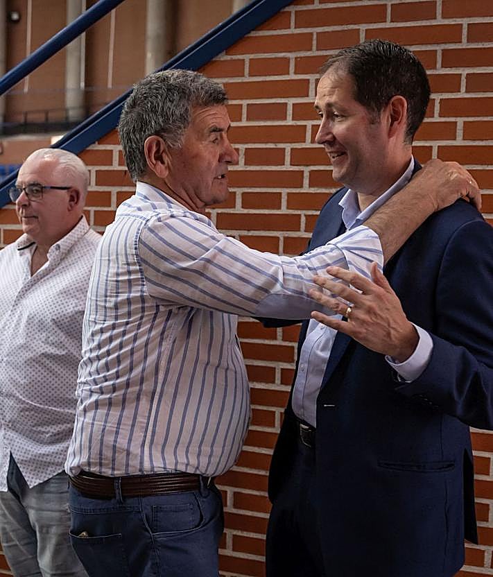 Imagen secundaria 2 - Gustavo Sáenz finiquita el &#039;alonsismo&#039; en el fútbol riojano