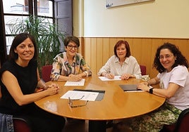 La edil de Servicios Sociales y la alcaldesa, con ADA-Alfaro.