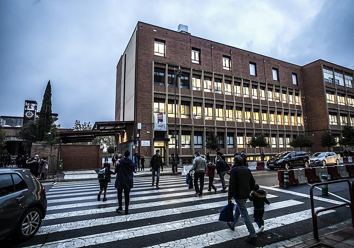 Imagen de uno de los edificios de Jesuitas, el centro concertado con más unidades concertadas.
