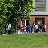 Alumnos en el campus de la Universidad de La Rioja.