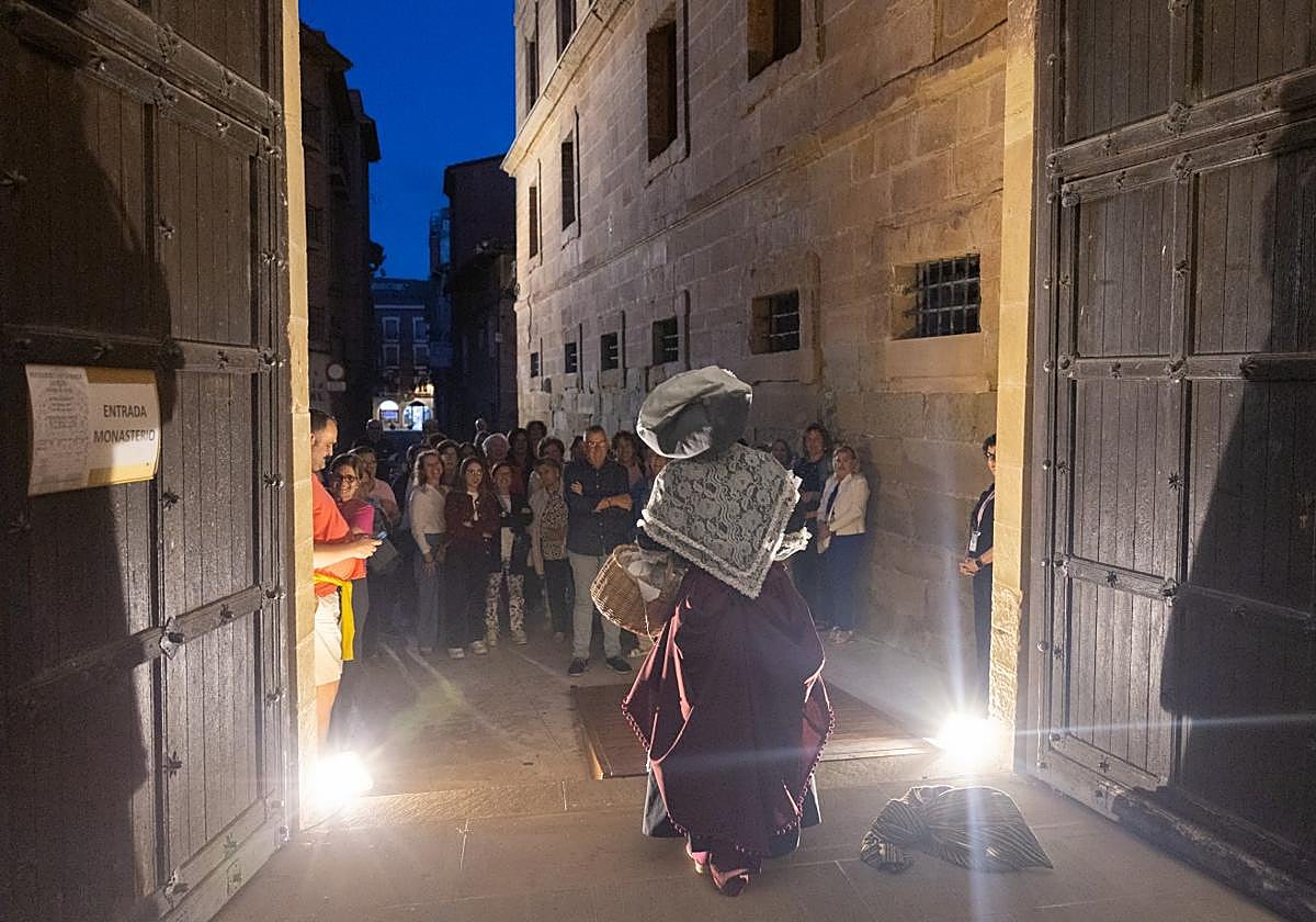 Entrada de los visitantes por la Puerta de Navarra.