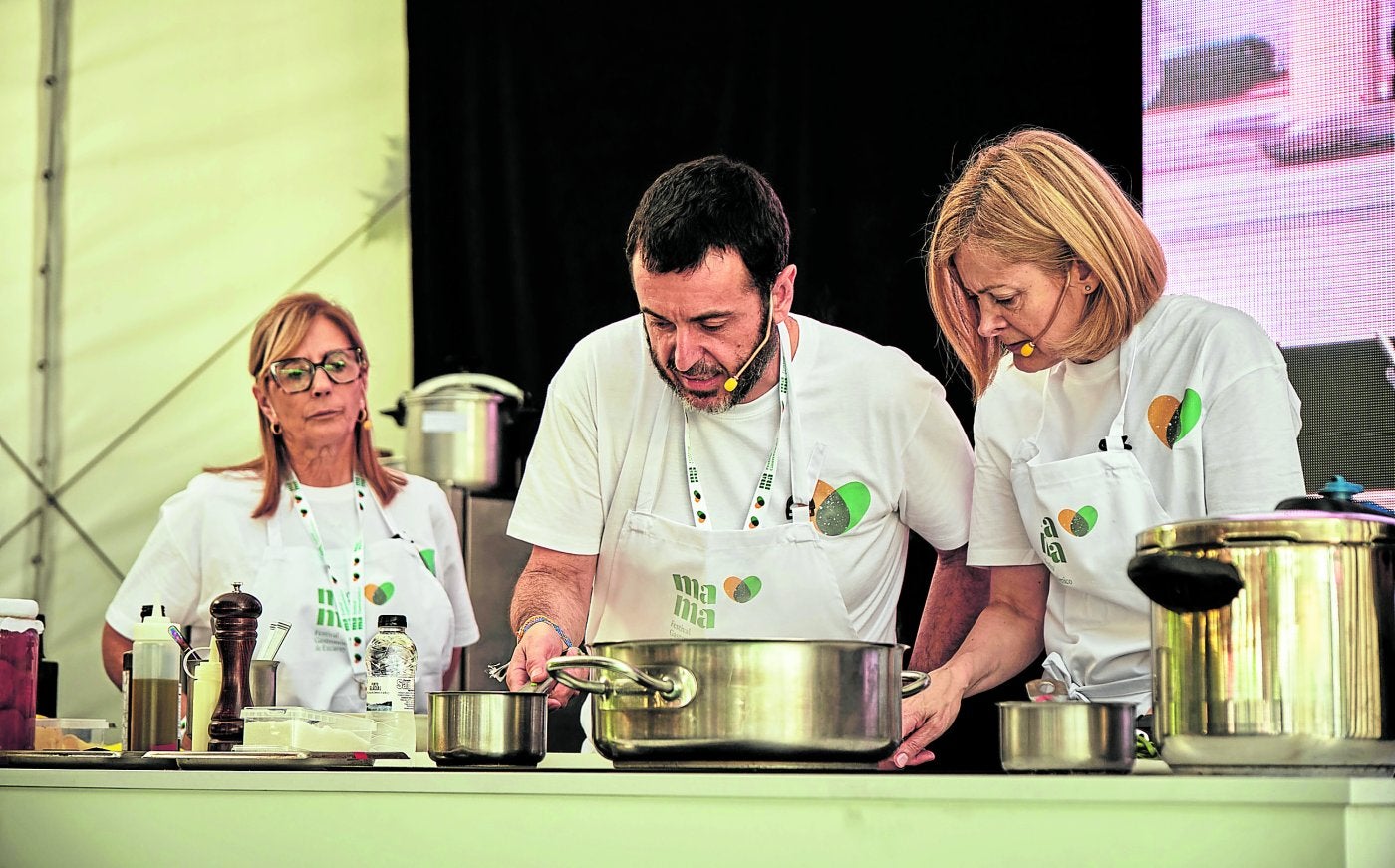 Ricard Camarena, junto a Pepa Bueno, durante la ponencia del chef valenciano.