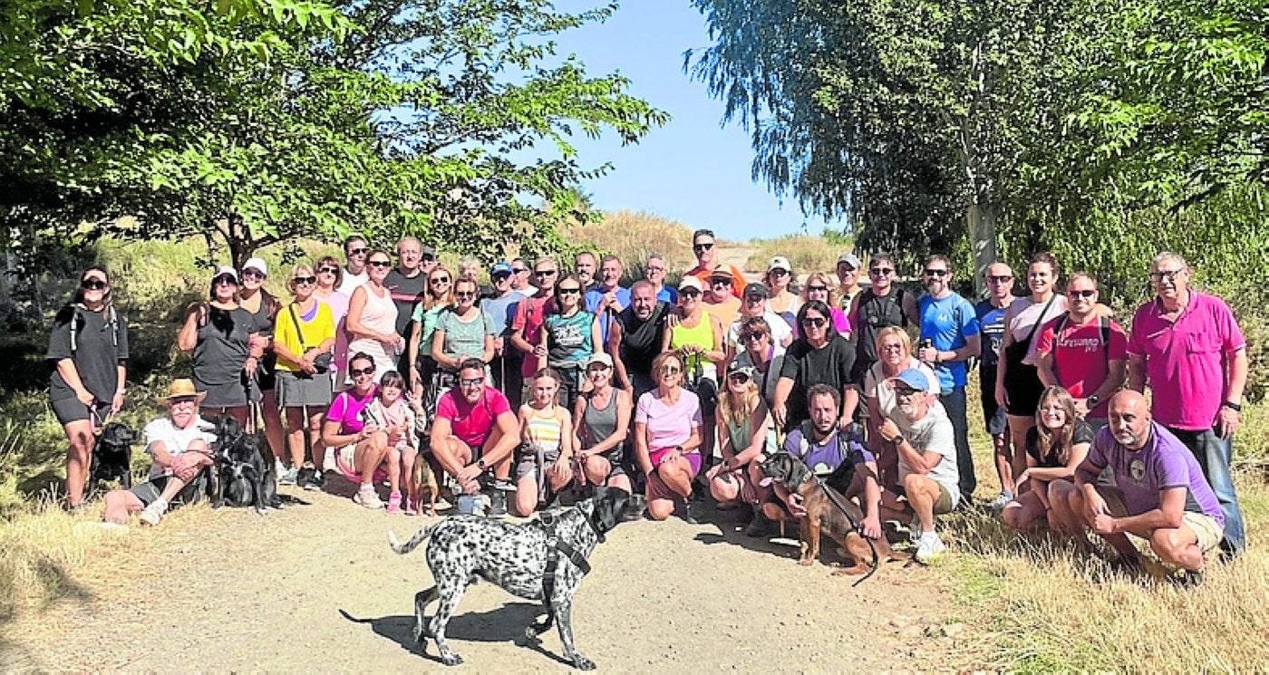 Participantes en la ruta Rompealpargatas de Valverde.