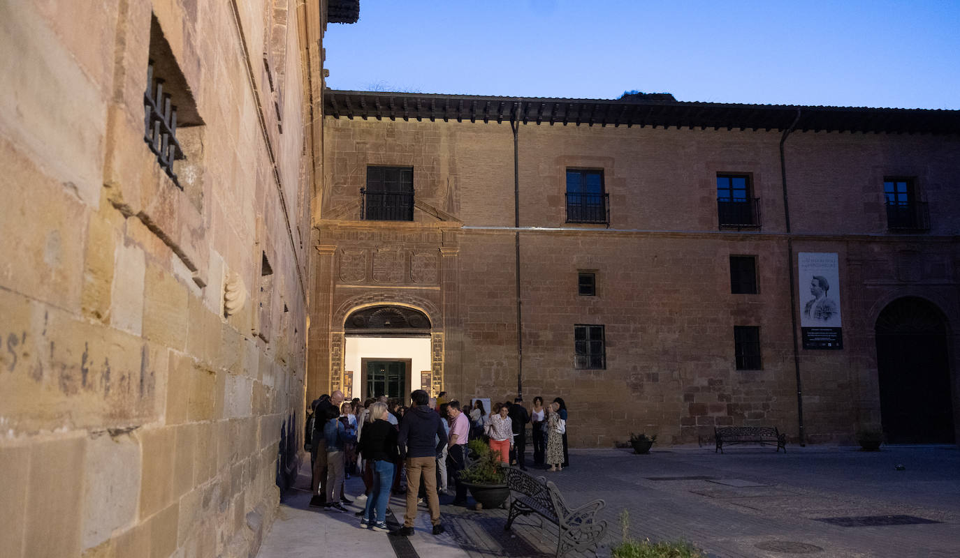 Las imágenes de las visitas nocturnas en el monasterio de Santa María la Real de Nájera