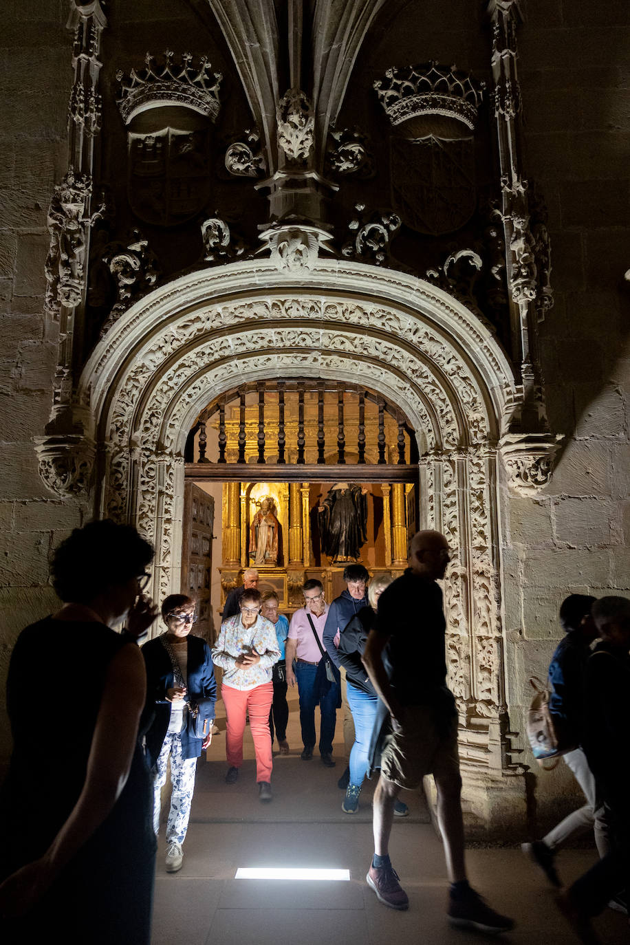 Las imágenes de las visitas nocturnas en el monasterio de Santa María la Real de Nájera