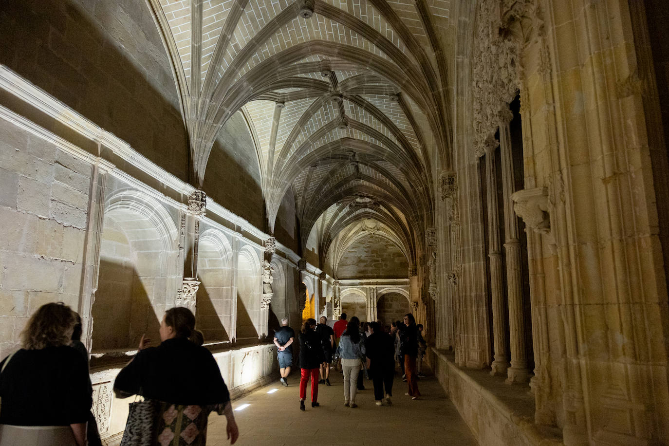 Las imágenes de las visitas nocturnas en el monasterio de Santa María la Real de Nájera