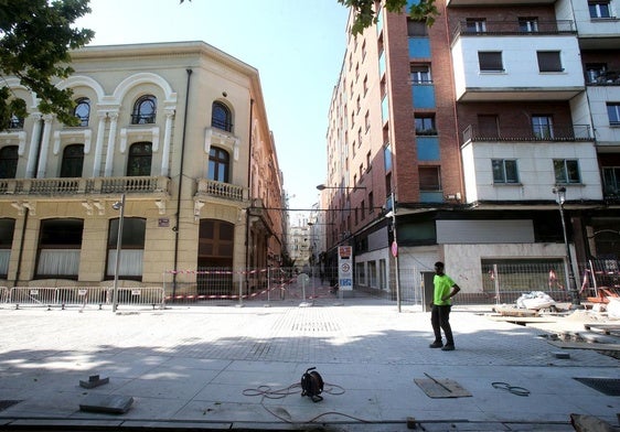 La calle Beti Jai, desde las obras del cruce con Duquesa de la Victoria que enlazará con la Glorieta.