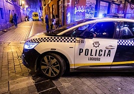 Imagen de archivo de un coche patrulla de la Policía Local de Logroño.
