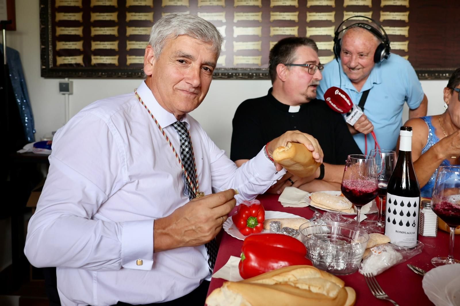El lanzamiento del pan y el queso en Quel, en imágenes