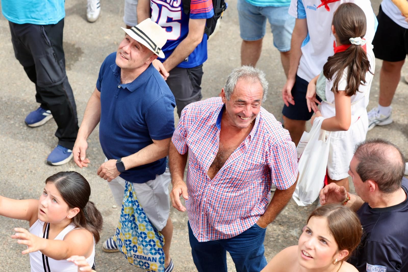 El lanzamiento del pan y el queso en Quel, en imágenes
