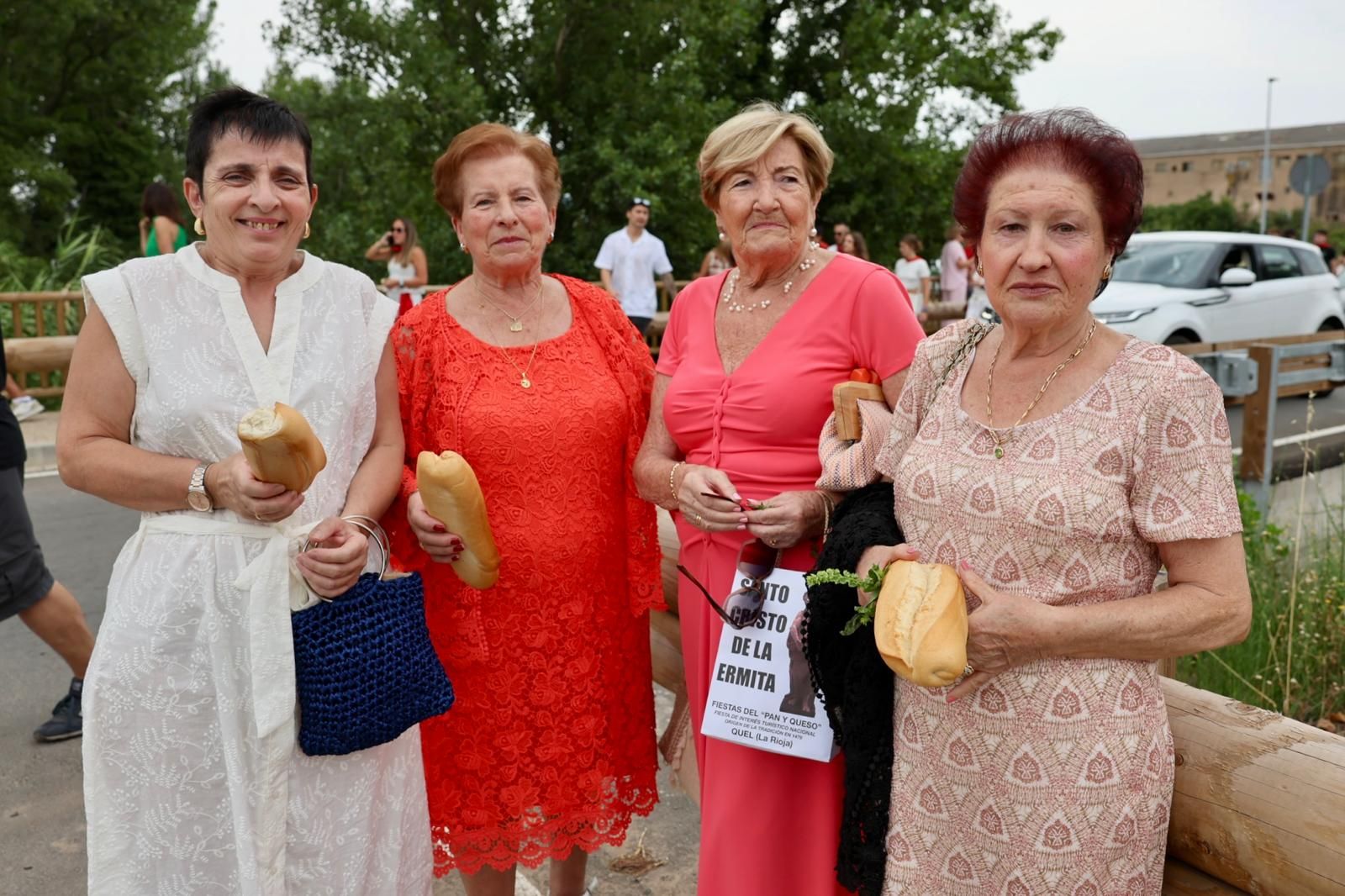 El lanzamiento del pan y el queso en Quel, en imágenes
