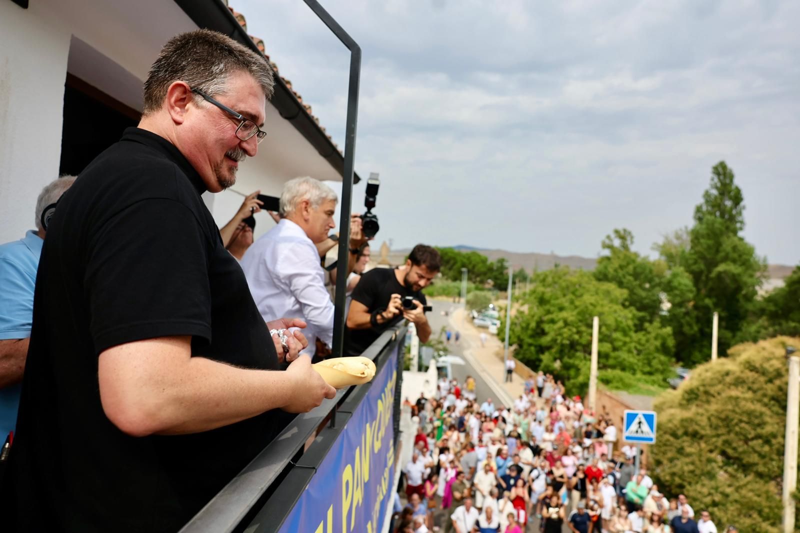 El lanzamiento del pan y el queso en Quel, en imágenes