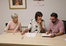 Manuel Cabeza, en una reunión con Cáritas.