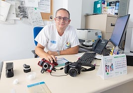 Óscar Montoya, enfermero responsable de teledermatología en el centro de salud de Labradores. Sonia Tercero