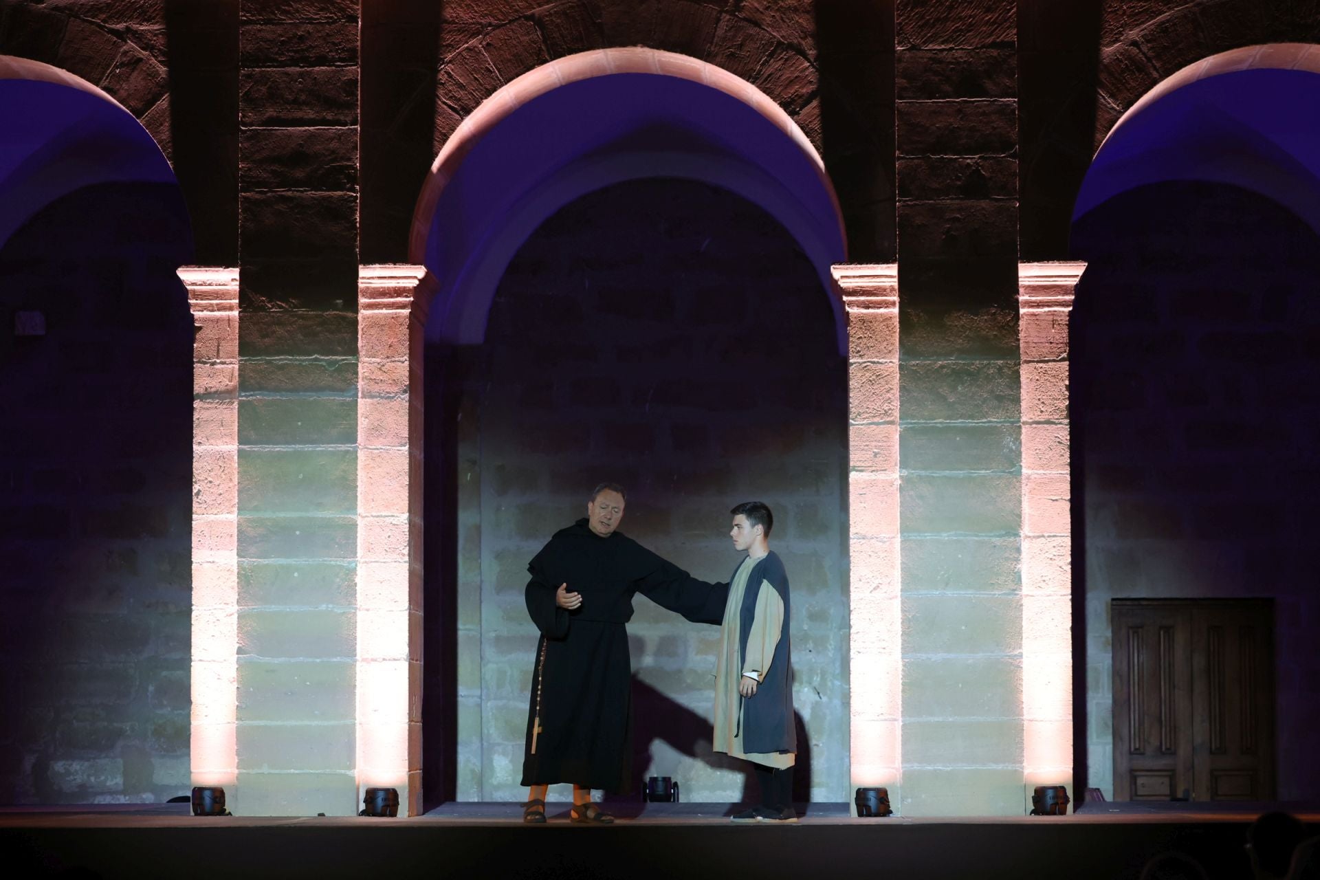 Los Milagros del Santo se representan para autoridades, peregrinos y ancianos del Hospital del Santo