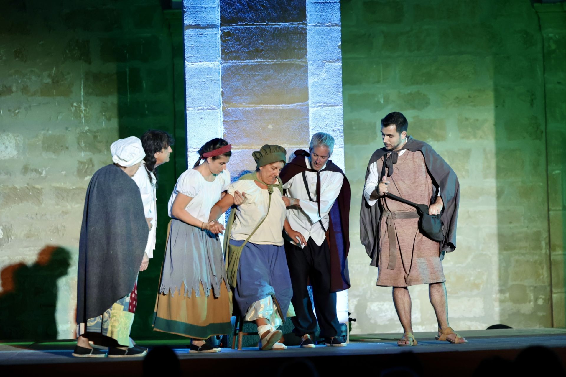 Los Milagros del Santo se representan para autoridades, peregrinos y ancianos del Hospital del Santo