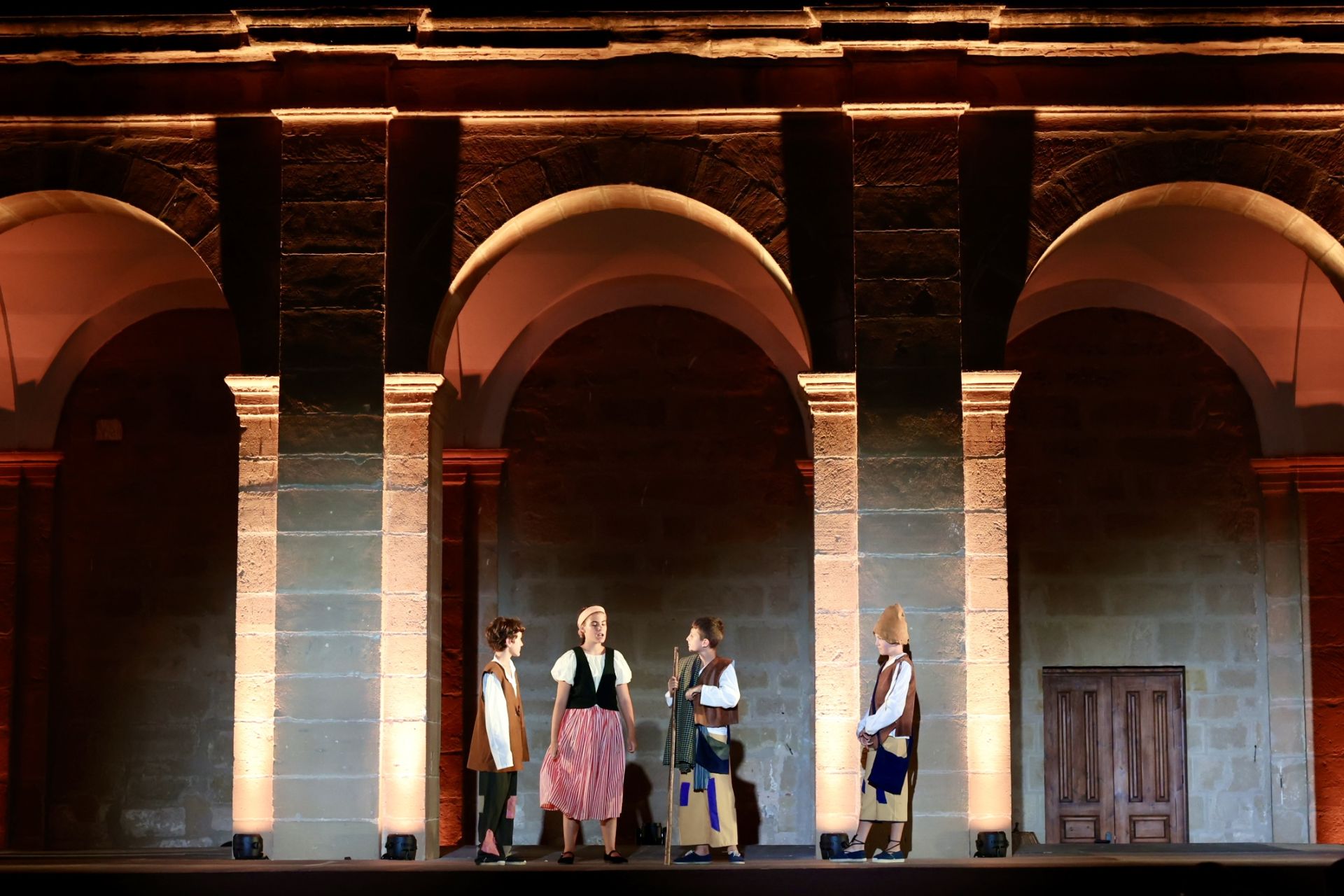 Los Milagros del Santo se representan para autoridades, peregrinos y ancianos del Hospital del Santo