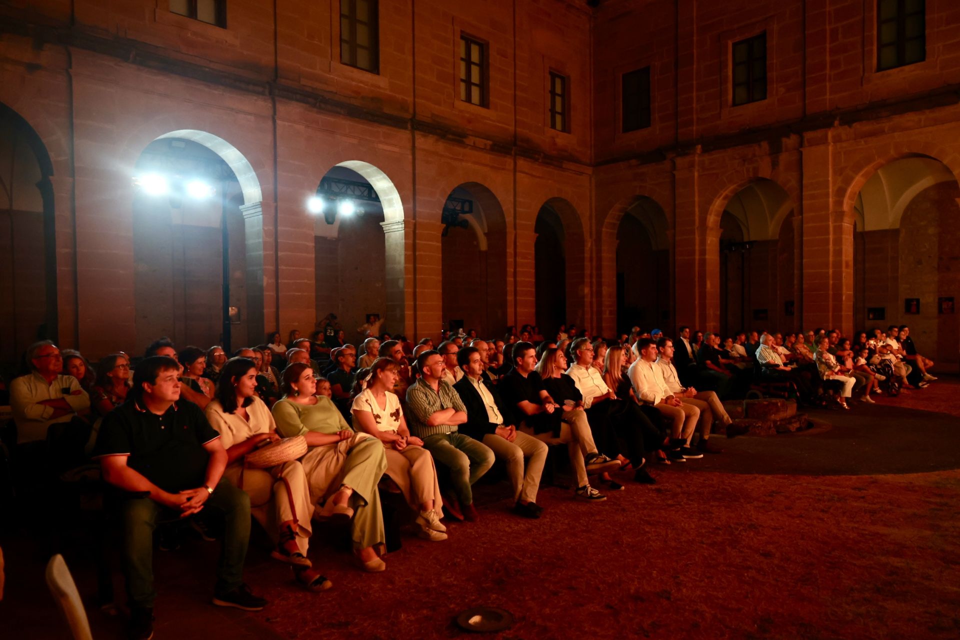 Los Milagros del Santo se representan para autoridades, peregrinos y ancianos del Hospital del Santo