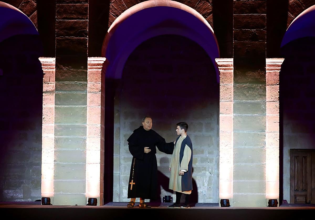 Los Milagros del Santo se representan para autoridades, peregrinos y ancianos del Hospital del Santo