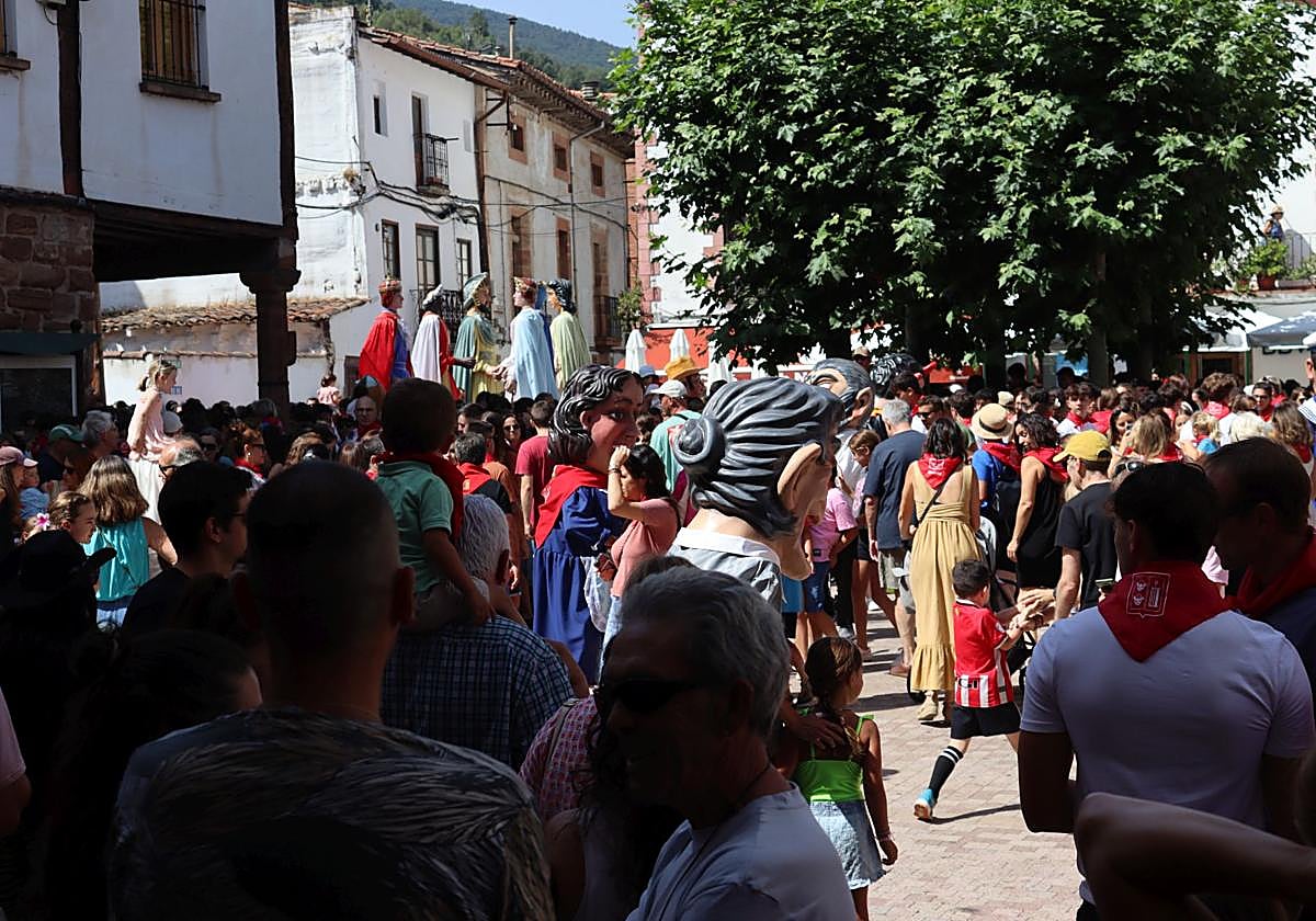 Ezcaray dispara el cohete de las fiestas de San Lorenzo