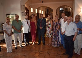 Participantes en el pregón taurino de verano, autoridades y junta.