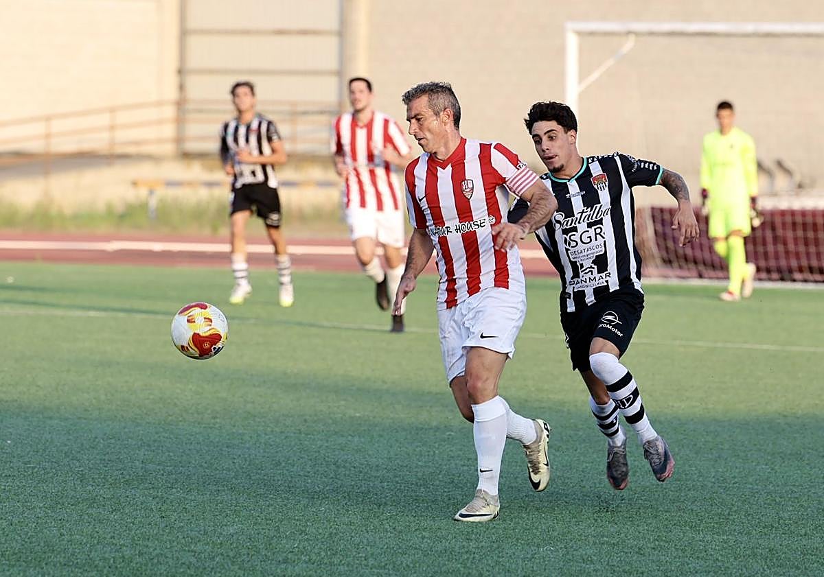 Imagen principal - La UD Logroñés aumenta su ritmo y golea al Haro