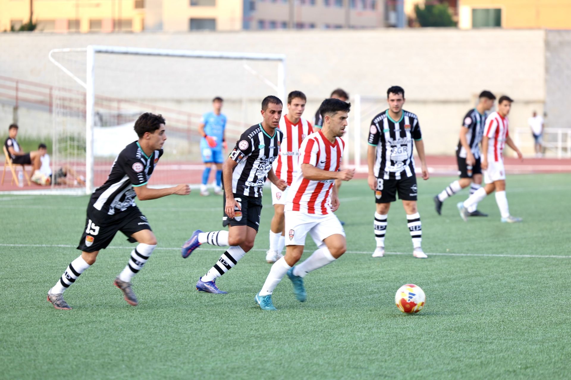 La UD Logroñés aumenta su ritmo y golea al Haro
