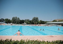 Imagen de archivo de la piscina principal de Las Norias, afectada el sábado por un episodio de índole escatológica.