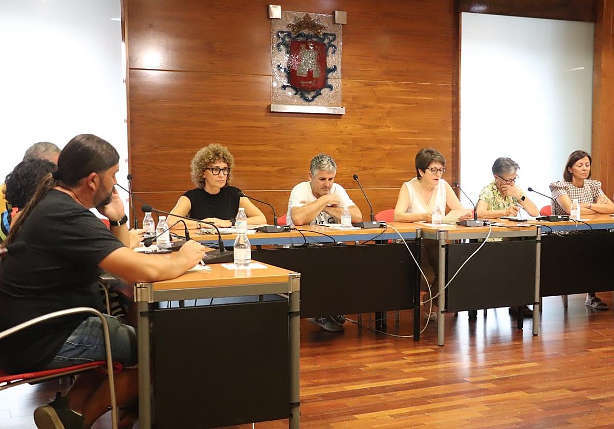 El pleno aprobó ayer dos modificaciones del Plan General y amortizar casi un millón de deuda.