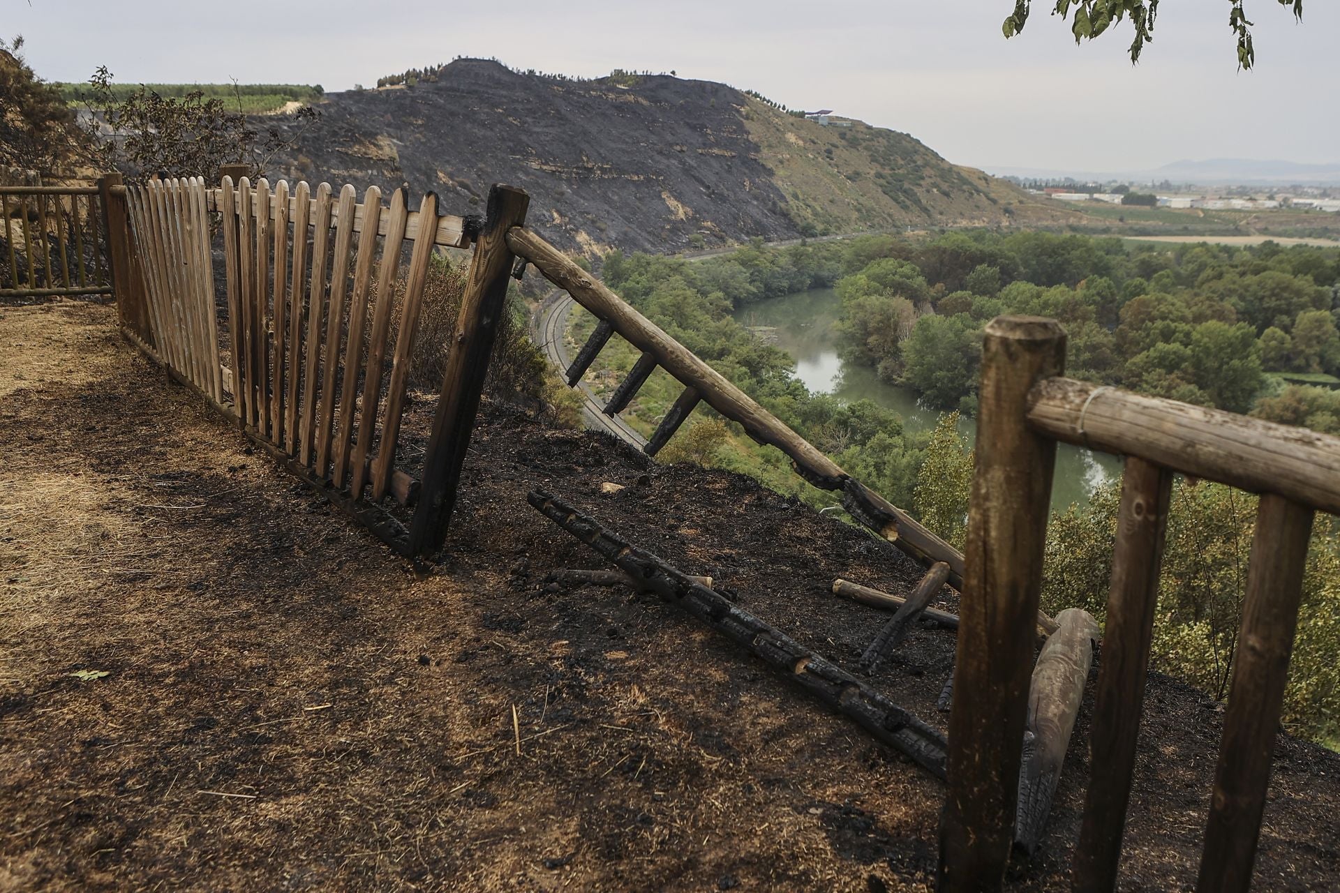 El día después del incendio en Fonzaleche y Gimileo