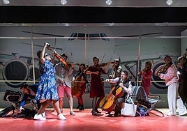 Actuación de Orthemis Orquestra en 'Bon voyage!'.