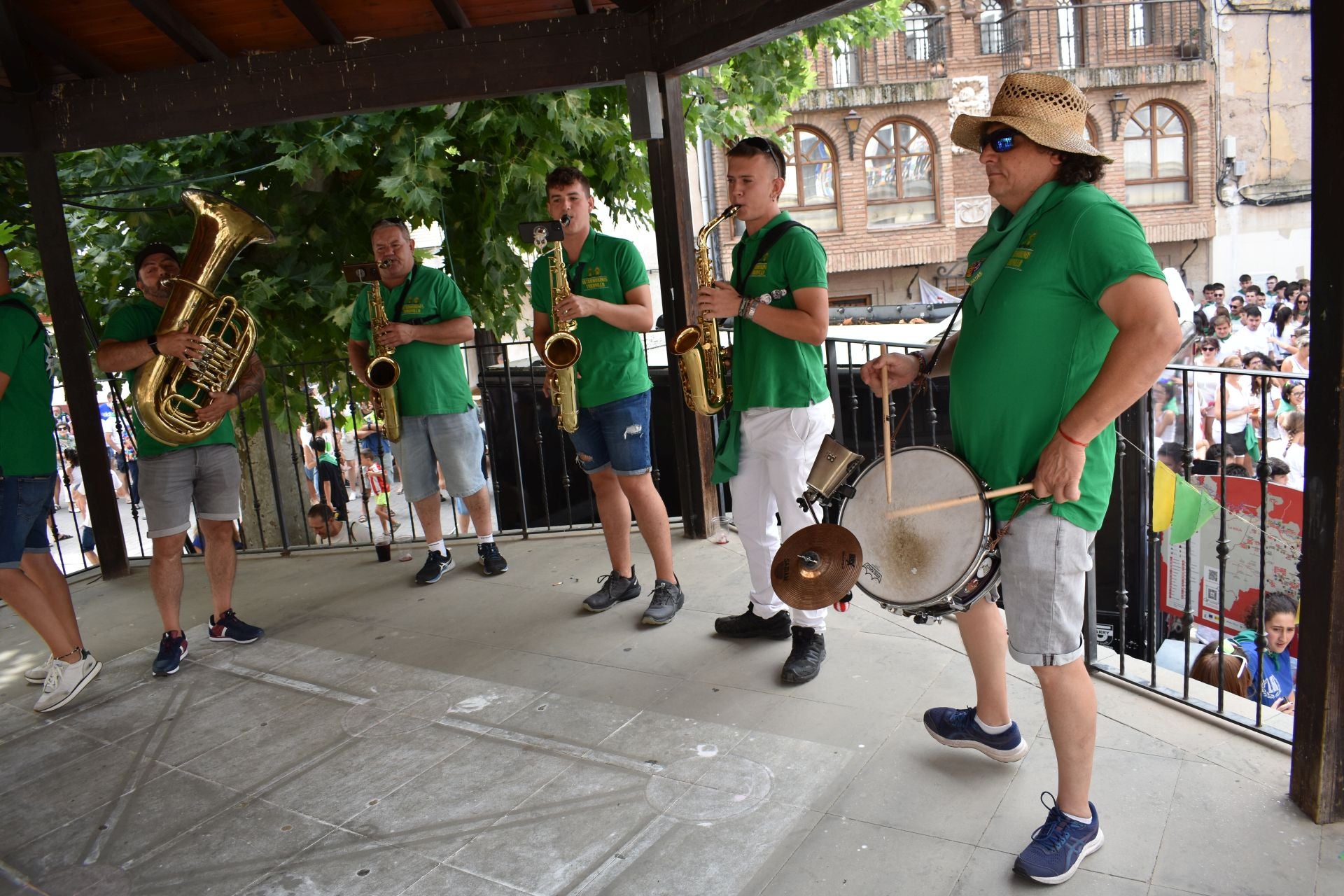 Las imágenes del comienzo de las fiestas de Alcanadre