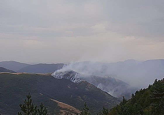 Imagen del incendio registrado en el paraje Calamantío.