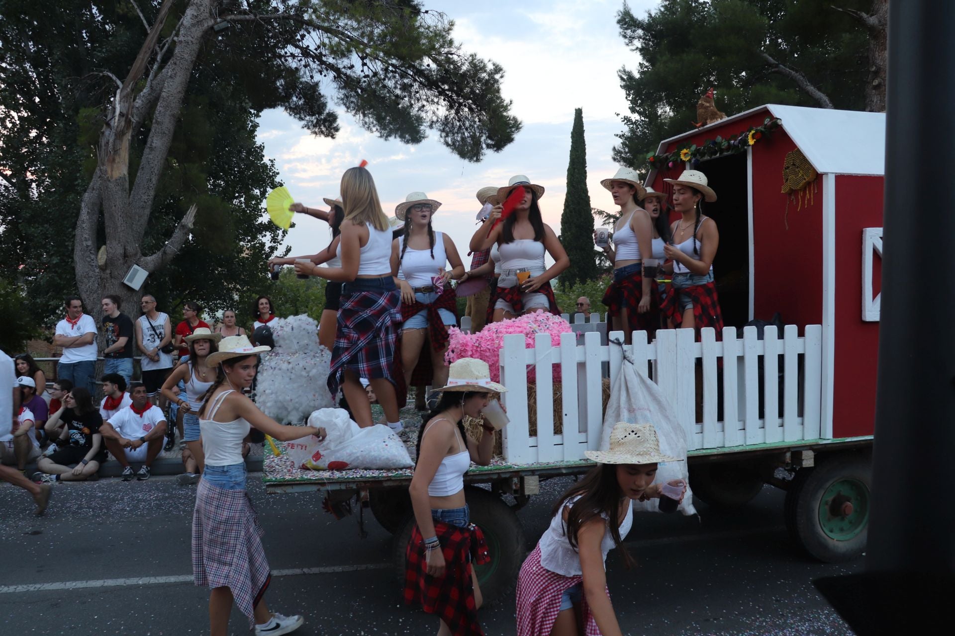 El desfile de carrozas de Alfaro, en imágenes