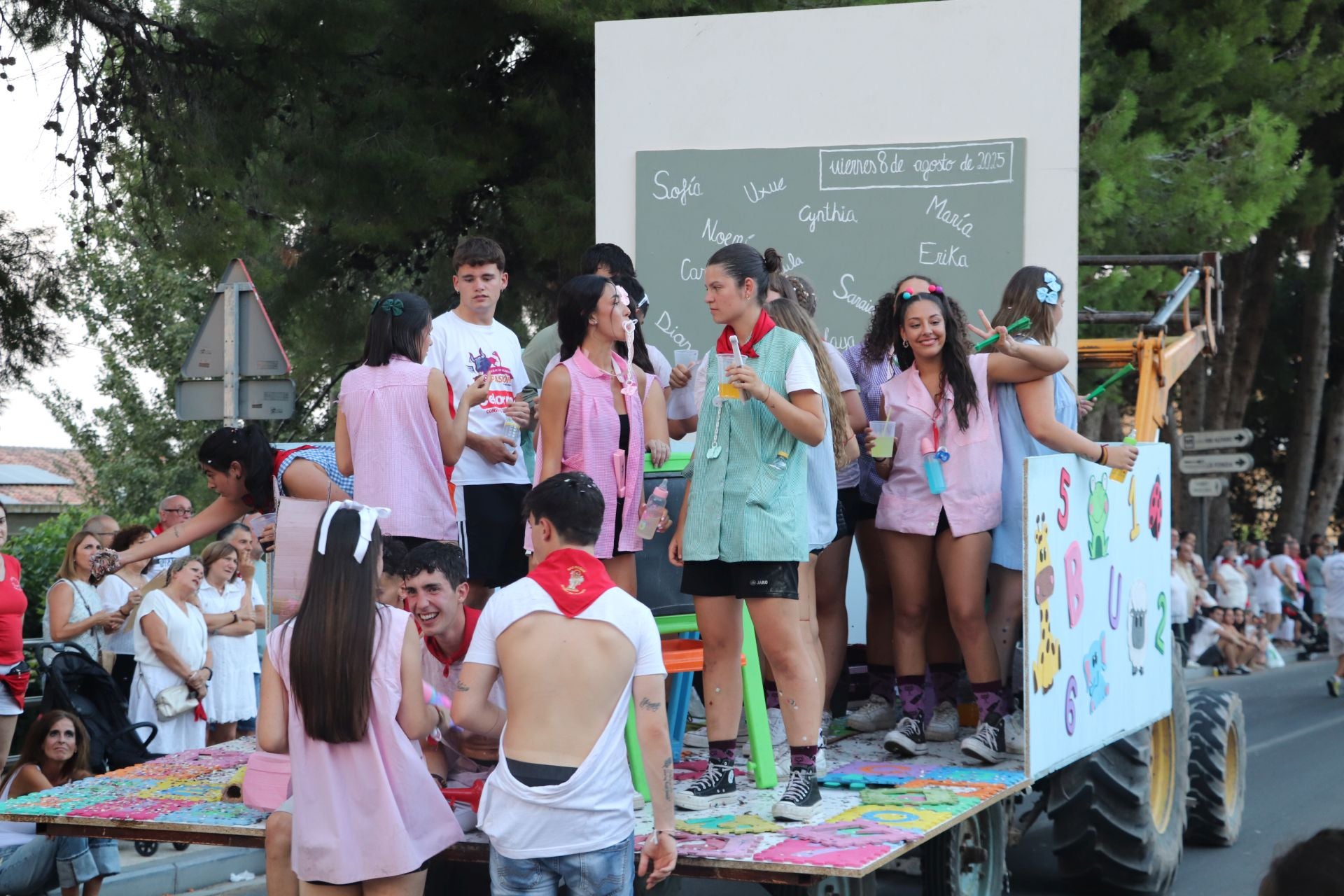 El desfile de carrozas de Alfaro, en imágenes