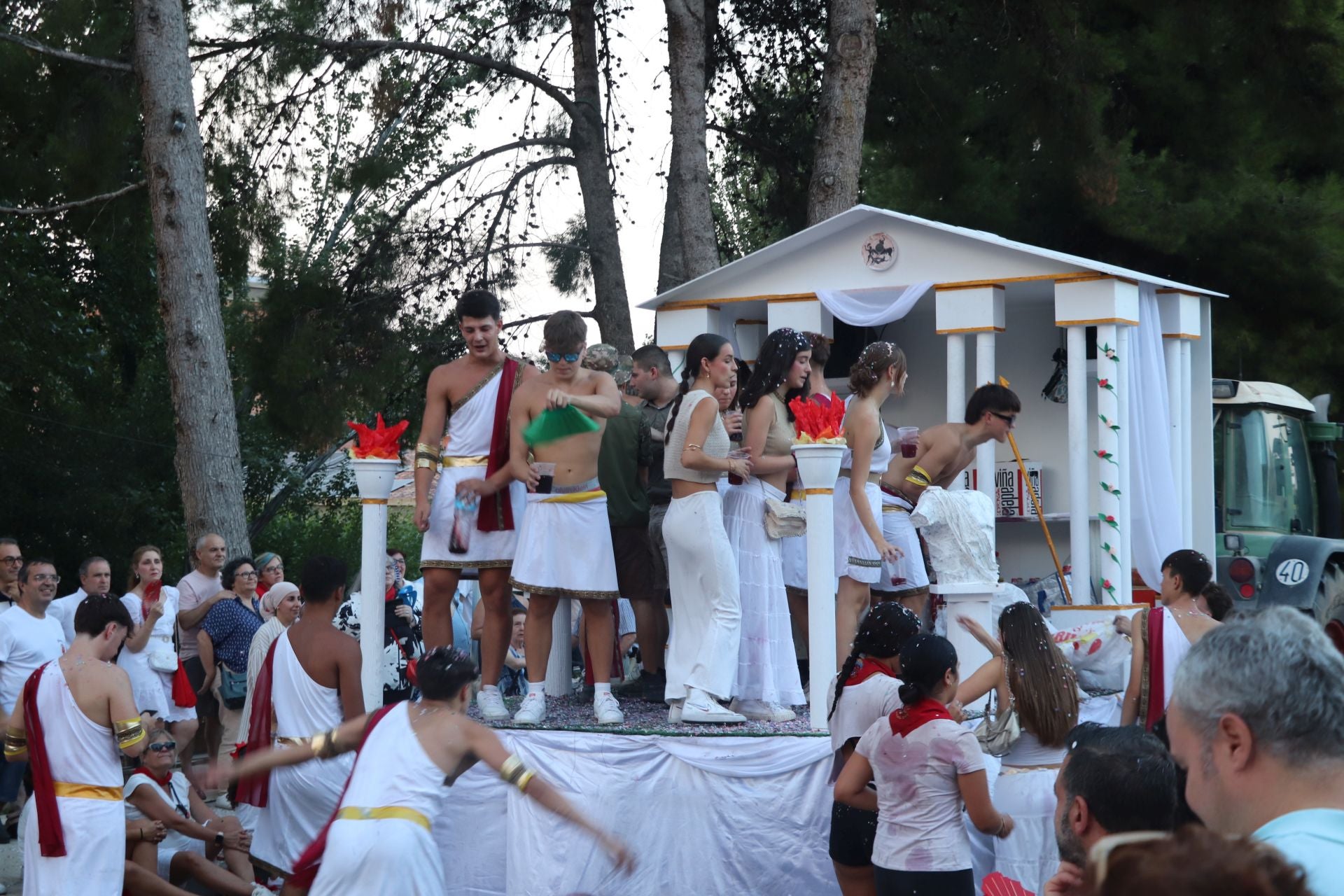 El desfile de carrozas de Alfaro, en imágenes
