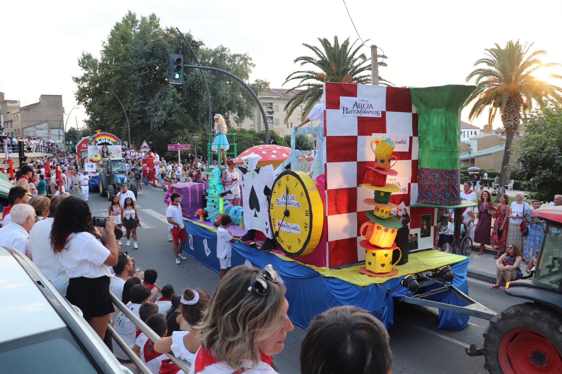 El desfile de carrozas de Alfaro, en imágenes