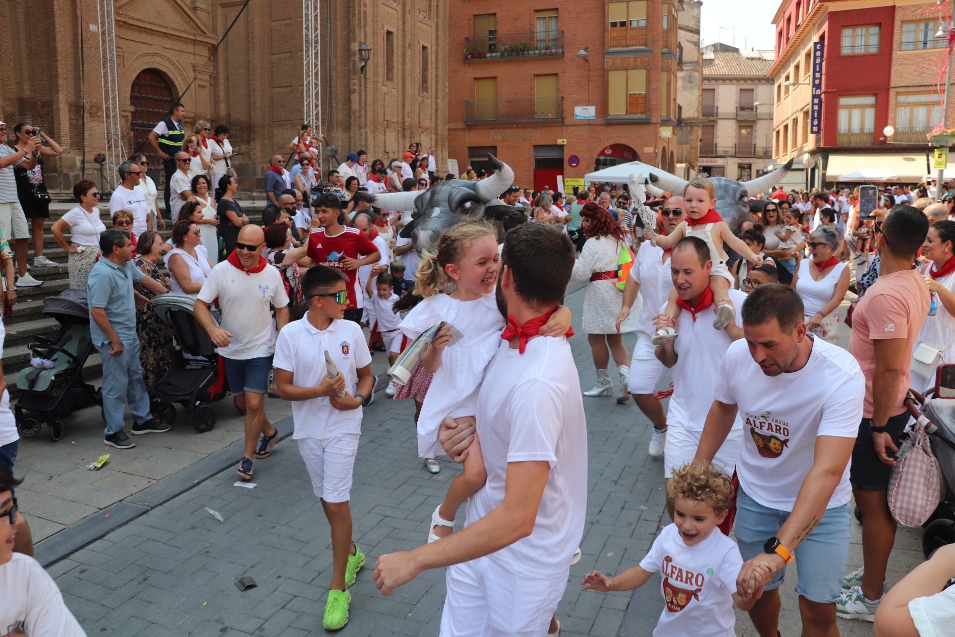 Viernes de fiestas con encierro, pañuelo para los más pequeños y tortillas de papata