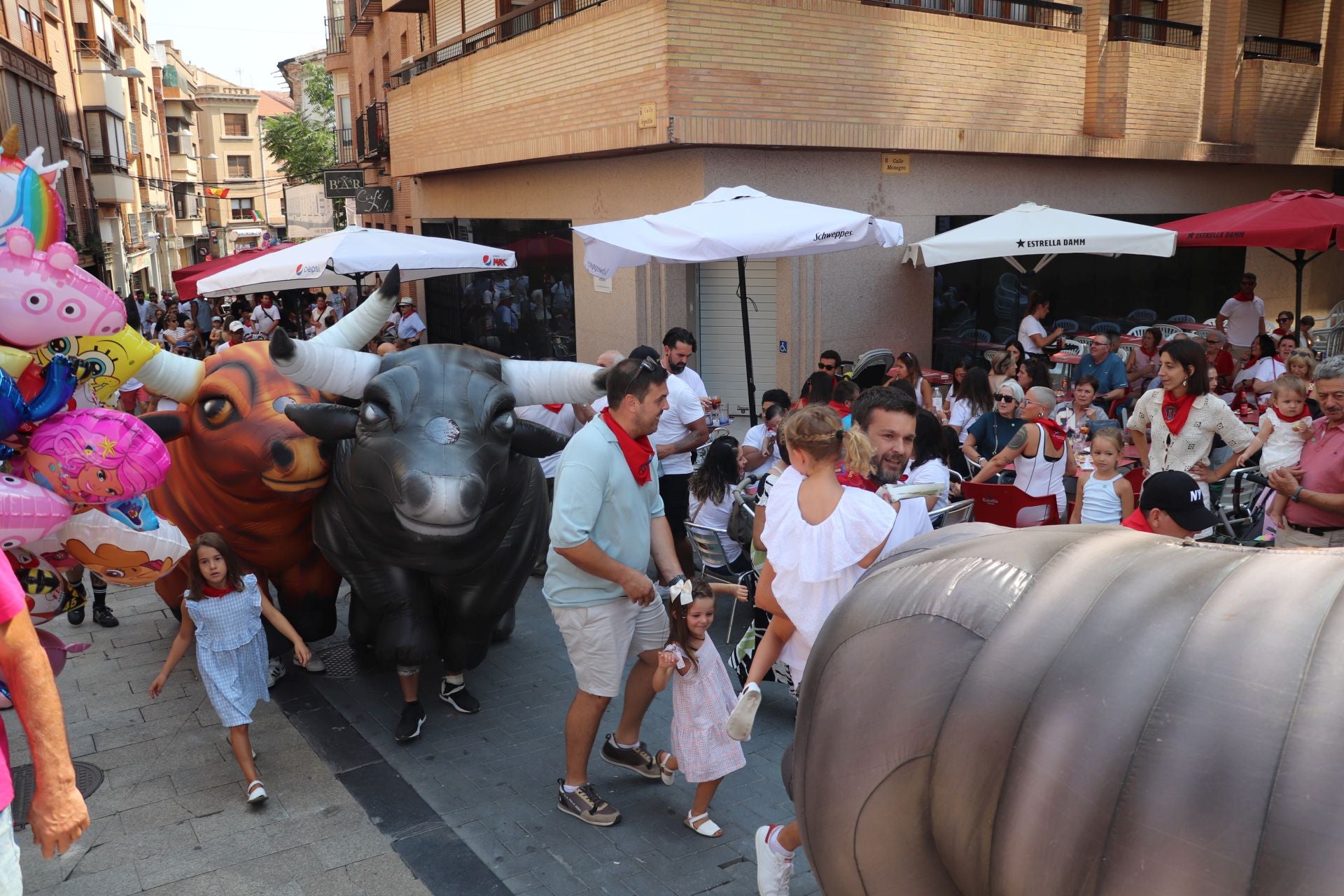 Viernes de fiestas con encierro, pañuelo para los más pequeños y tortillas de papata