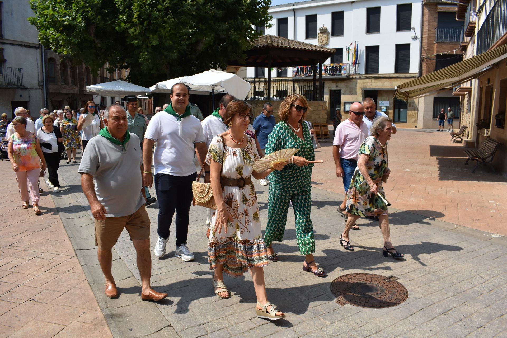 Danzas en Alcanadre y procesión
