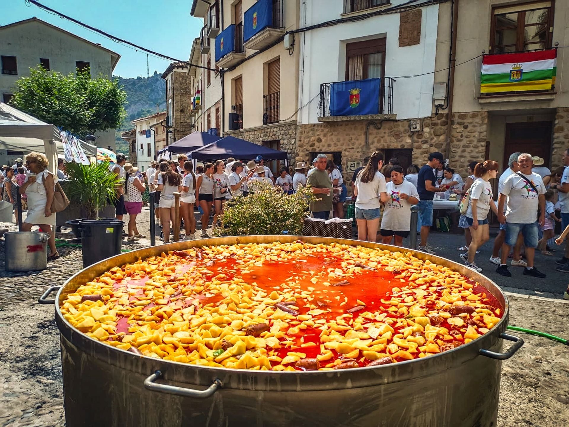 La Fiesta de la Solidaridad de Torrecilla reúne a miles de personas