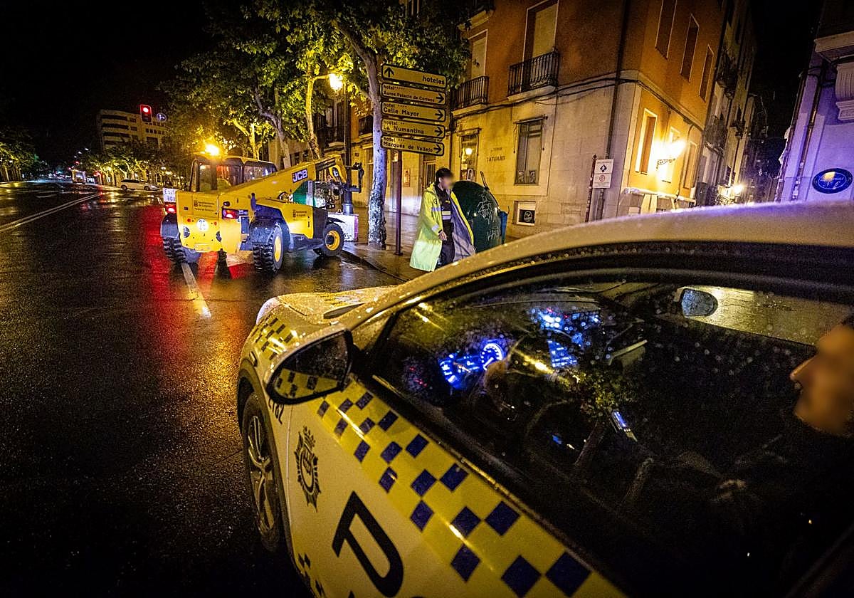 Patrulla de la policia local en el centro de Logroño.