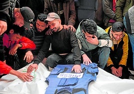 Un periodista muerto, unos que lloran. Otros pensarán: deber cumplido.