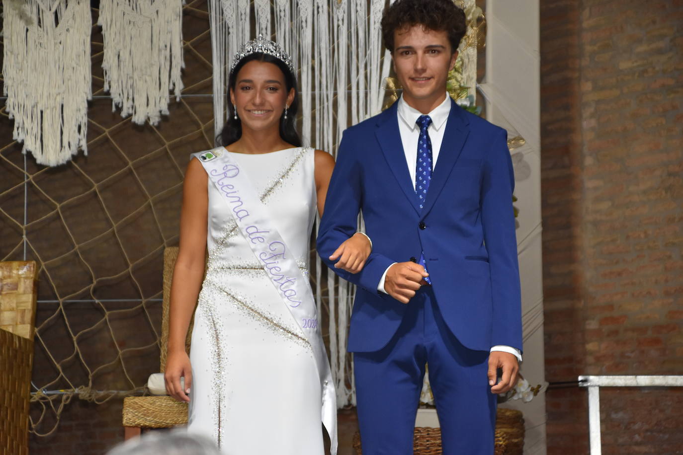 Las imágenes de la coronación de las reinas y damas de Aldenueva