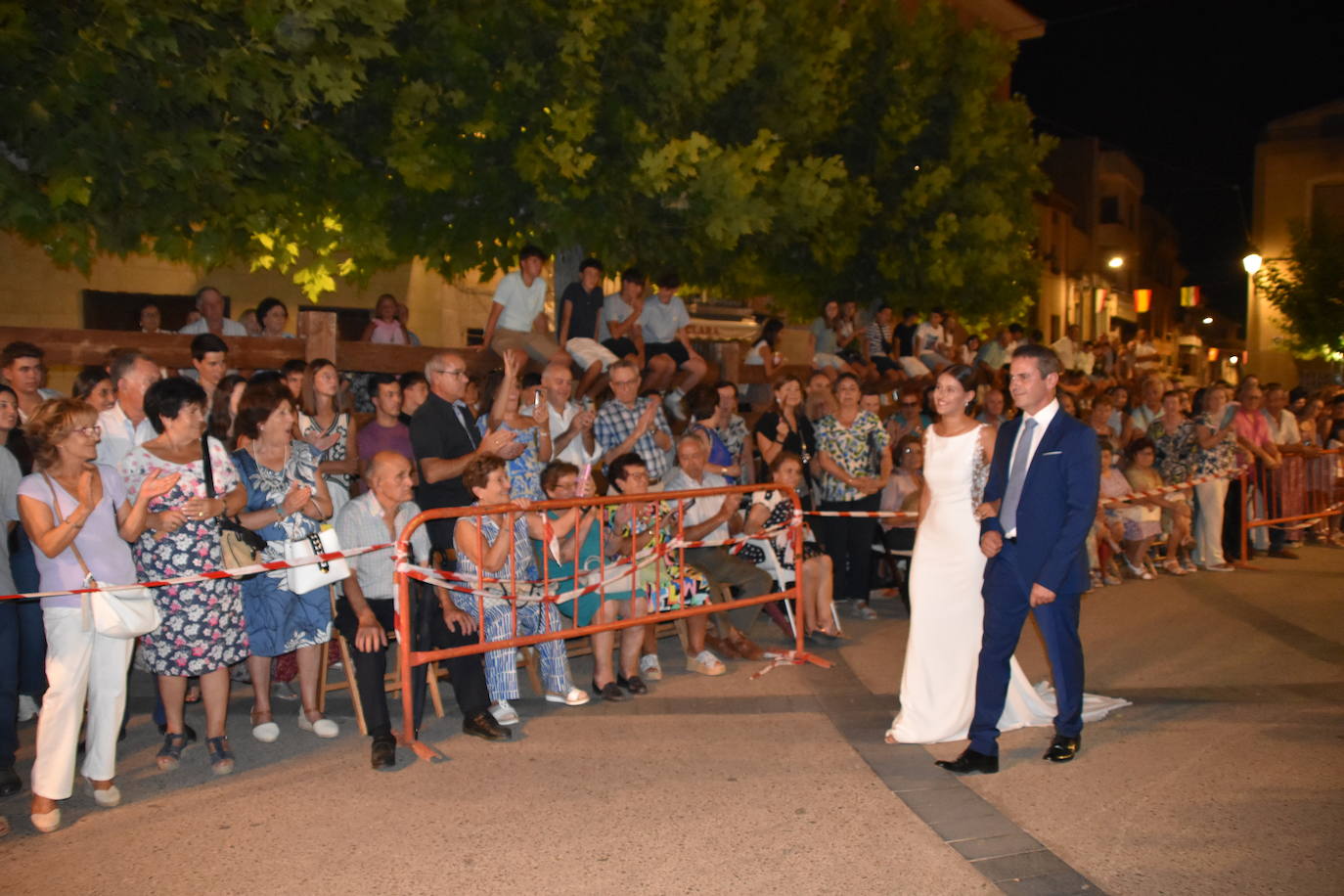Las imágenes de la coronación de las reinas y damas de Aldenueva