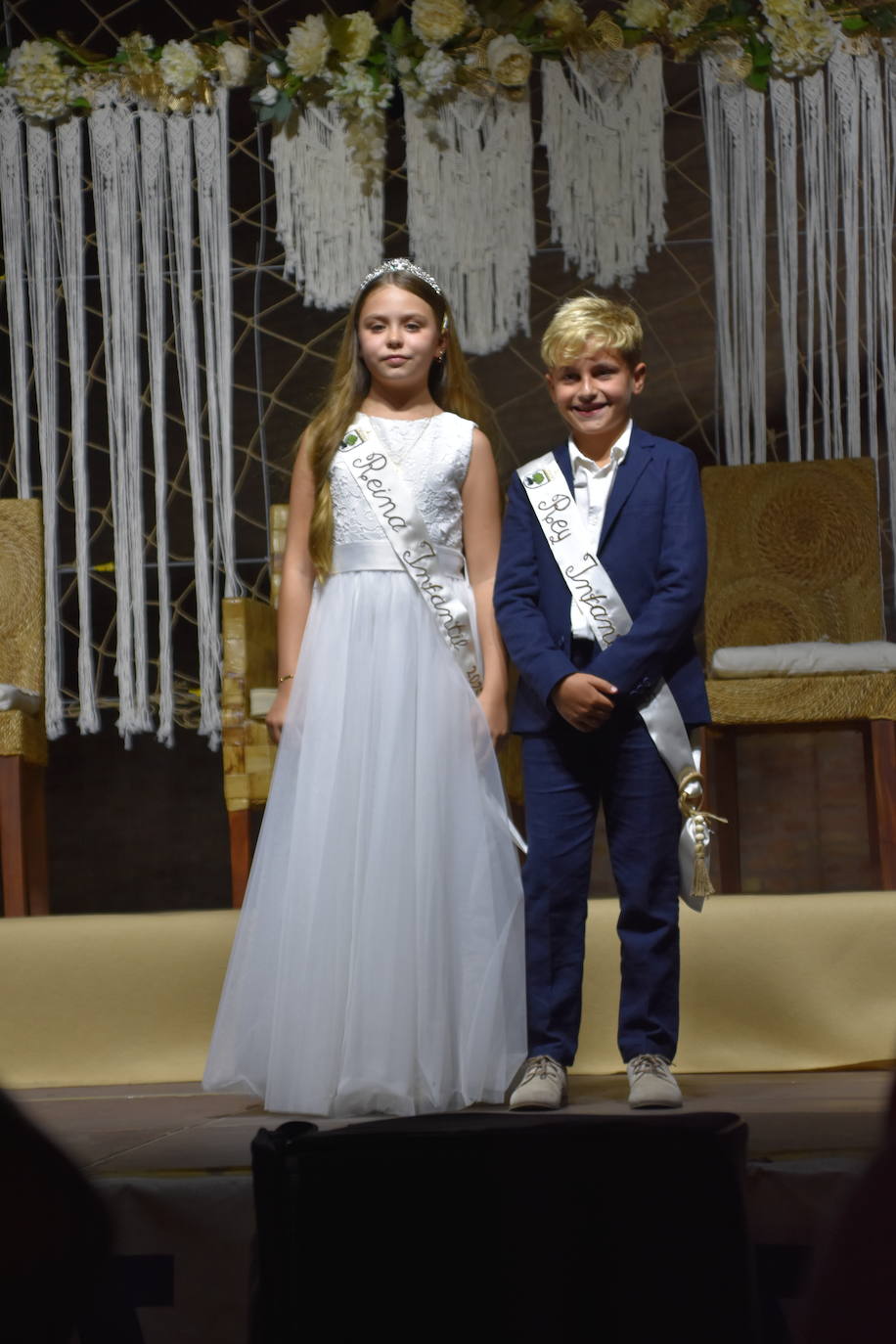 Las imágenes de la coronación de las reinas y damas de Aldenueva