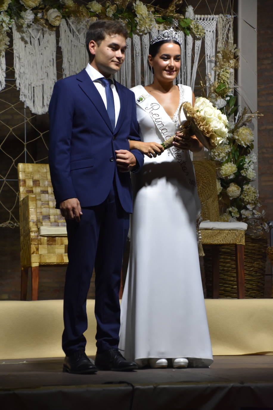 Las imágenes de la coronación de las reinas y damas de Aldenueva