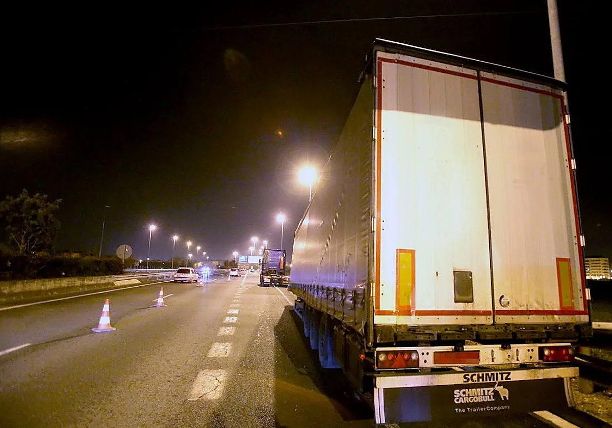 Un camión vuelca en Navarrete